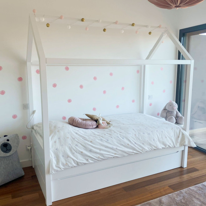 Double children's bed in the shape of a little house