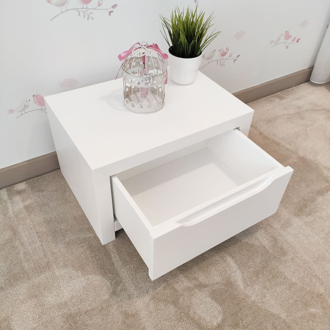 mesa de cabeceira branca para quarto infantil