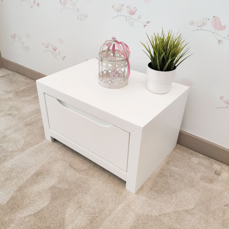 mesa de cabeceira para quarto de criança com 1 gaveta branca